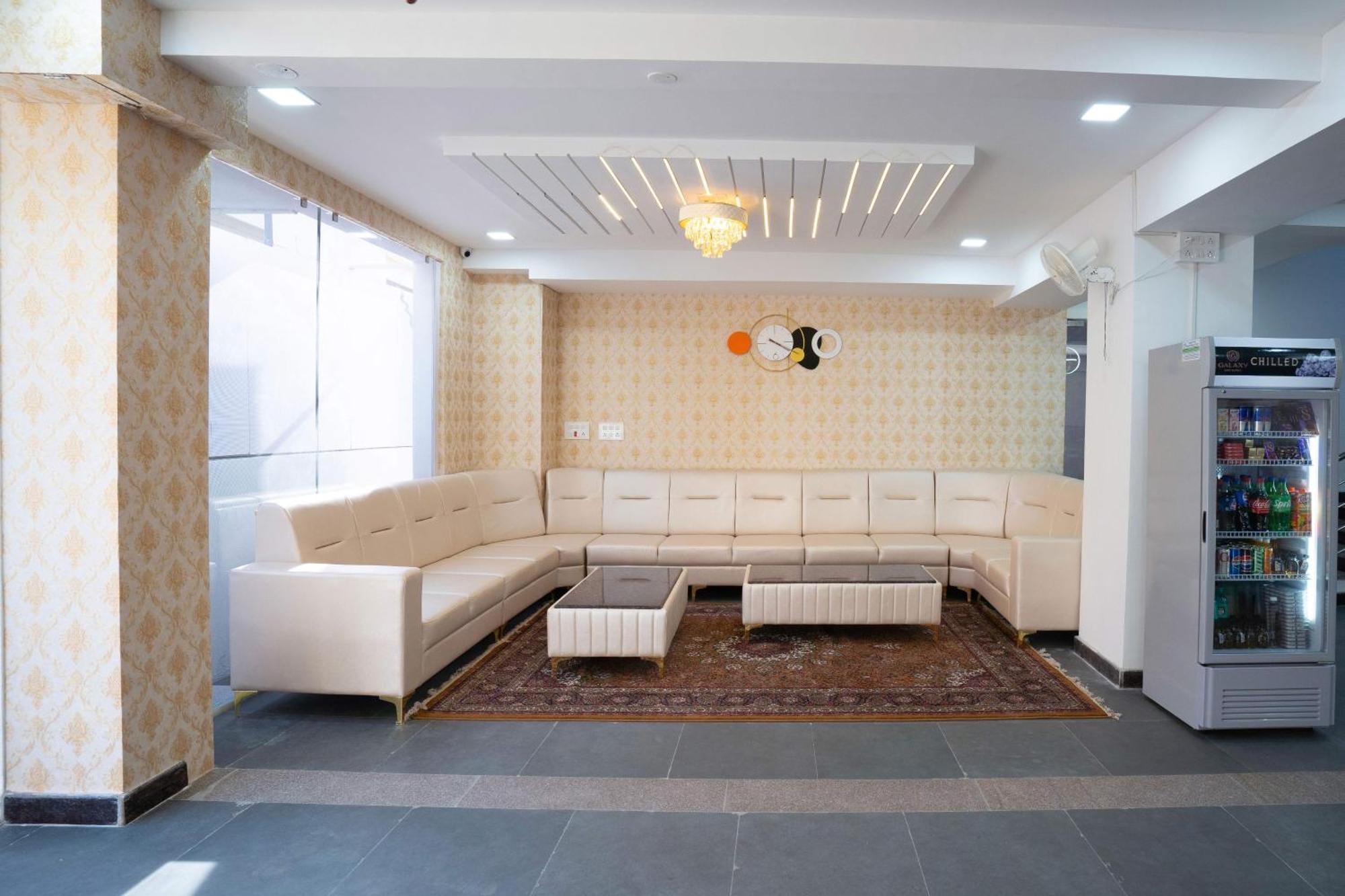 Treebo Galaxy Kings Suites, Hebbal 班加罗尔 外观 照片